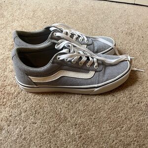 Vans Lo Ward Sneaker. Women’s 9.5